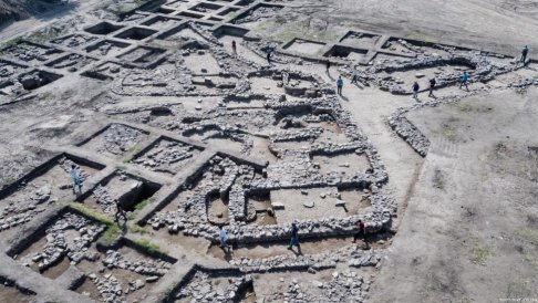 Early Bronze Age megalopolis En-Esur Israel_5000 year old find_found 2019.jpg