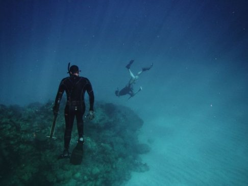 Divers in Lake Van_discovering the underwater ruins.jpg