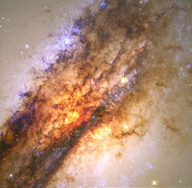 Massive black hole in centre galaxy Centaurus A.jpg