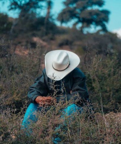 hat on ground.jpg